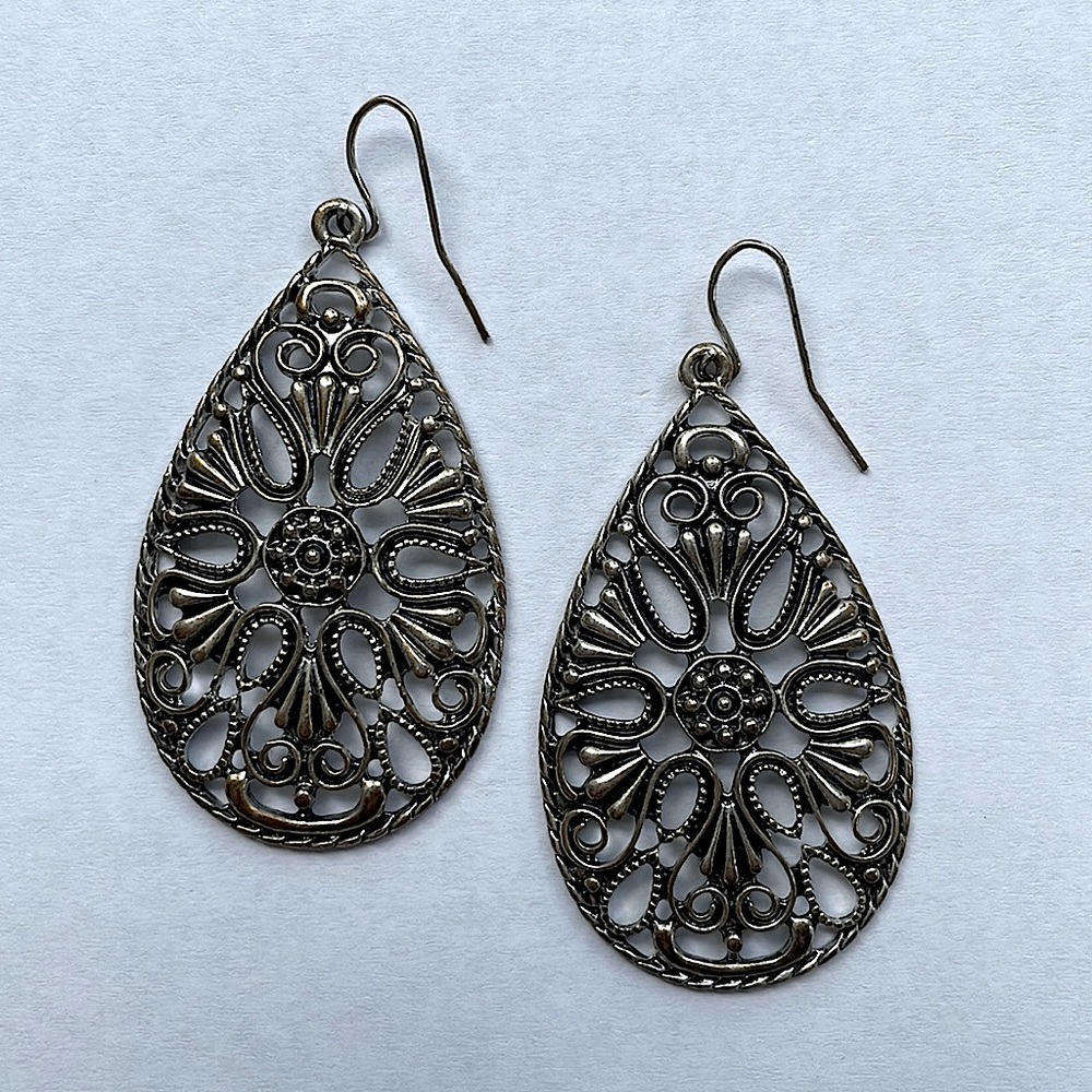 Dangle earrings
